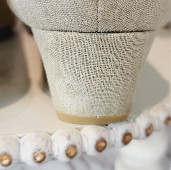 Dana Buchman DB Darby Silver Tan/Cream Fabric Silver Capped Toe Shoe Size 8.5M - Picture 9 of 11